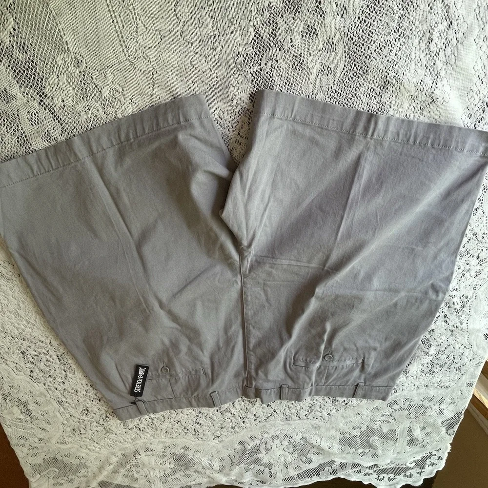 Burnside Men's Tan Shorts Flat Front Button Closure Slash Pockets Size 40